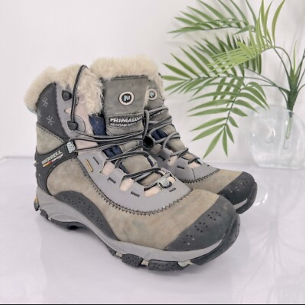 Merrell - waterproof winter boots - Gray  with Fur Lining. W8